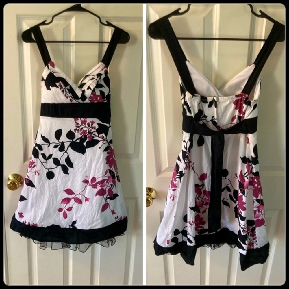 Speechless V-Neck Party Dress, 5 Juniors